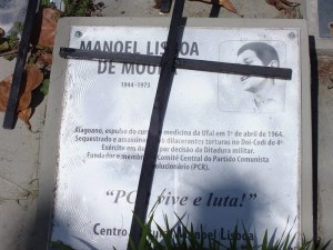 Gedenkkreuz auf der Praça Padre Henrique / Cruz de memória na Praça Padre Henrique - Manoel Lisboa