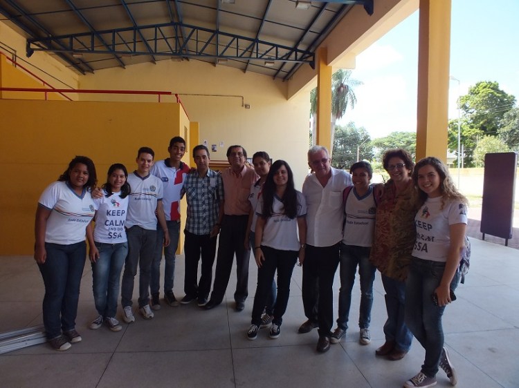 Die Jugendlichen mit den  Koordinatoren und Zeitzugen des Projekts